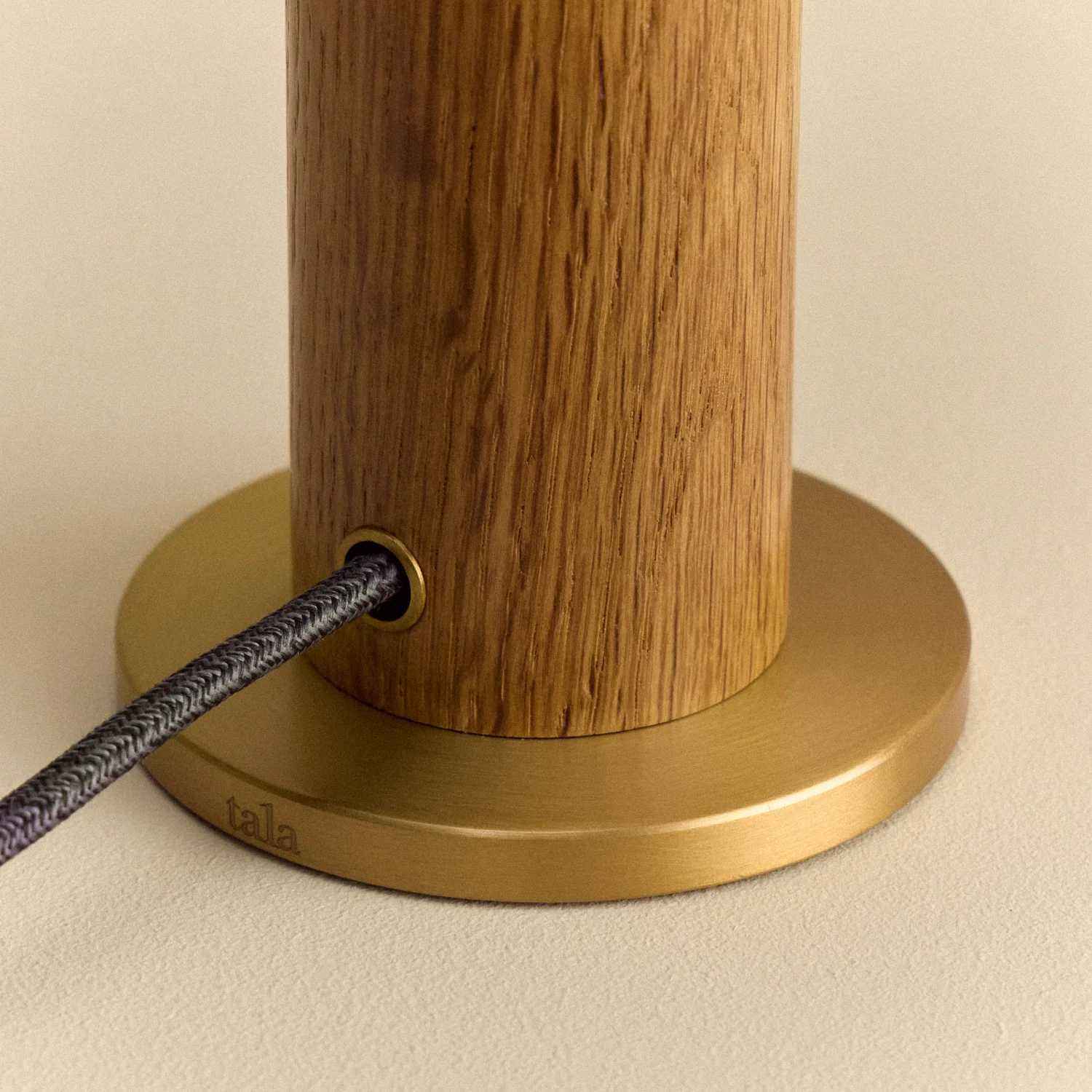 Knuckle Table Lamp in Oak + Voronoi I - Image 4