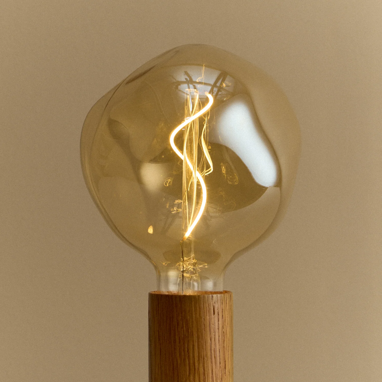 Knuckle Table Lamp in Oak + Voronoi I - Image 5