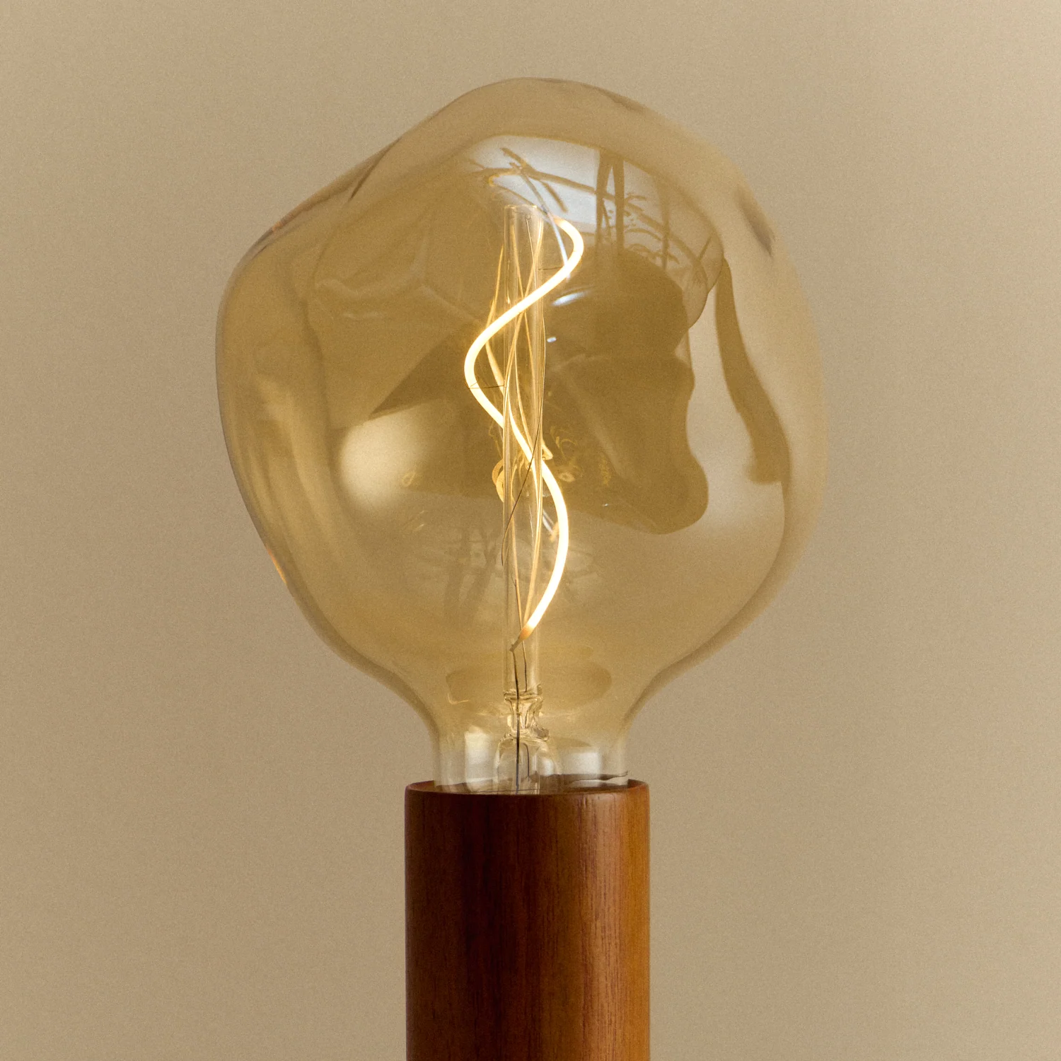 Knuckle Table Lamp in Walnut + Voronoi I - Image 8