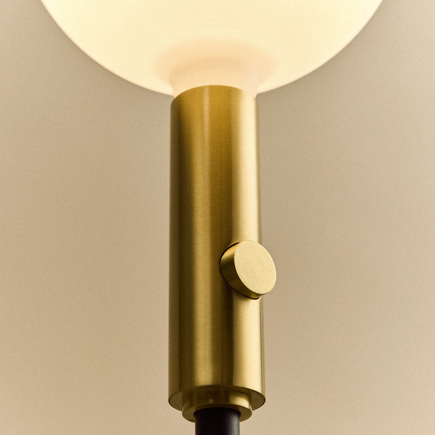 Poise Adjustable Floor Lamp in Brass + Sphere V - Image 9