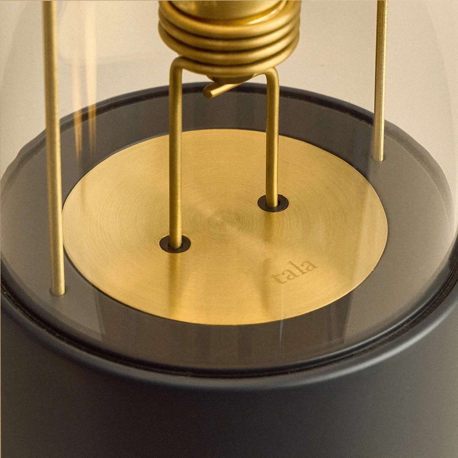 The Muse 2.0 Portable Lamp in Hackles Black - Image 10