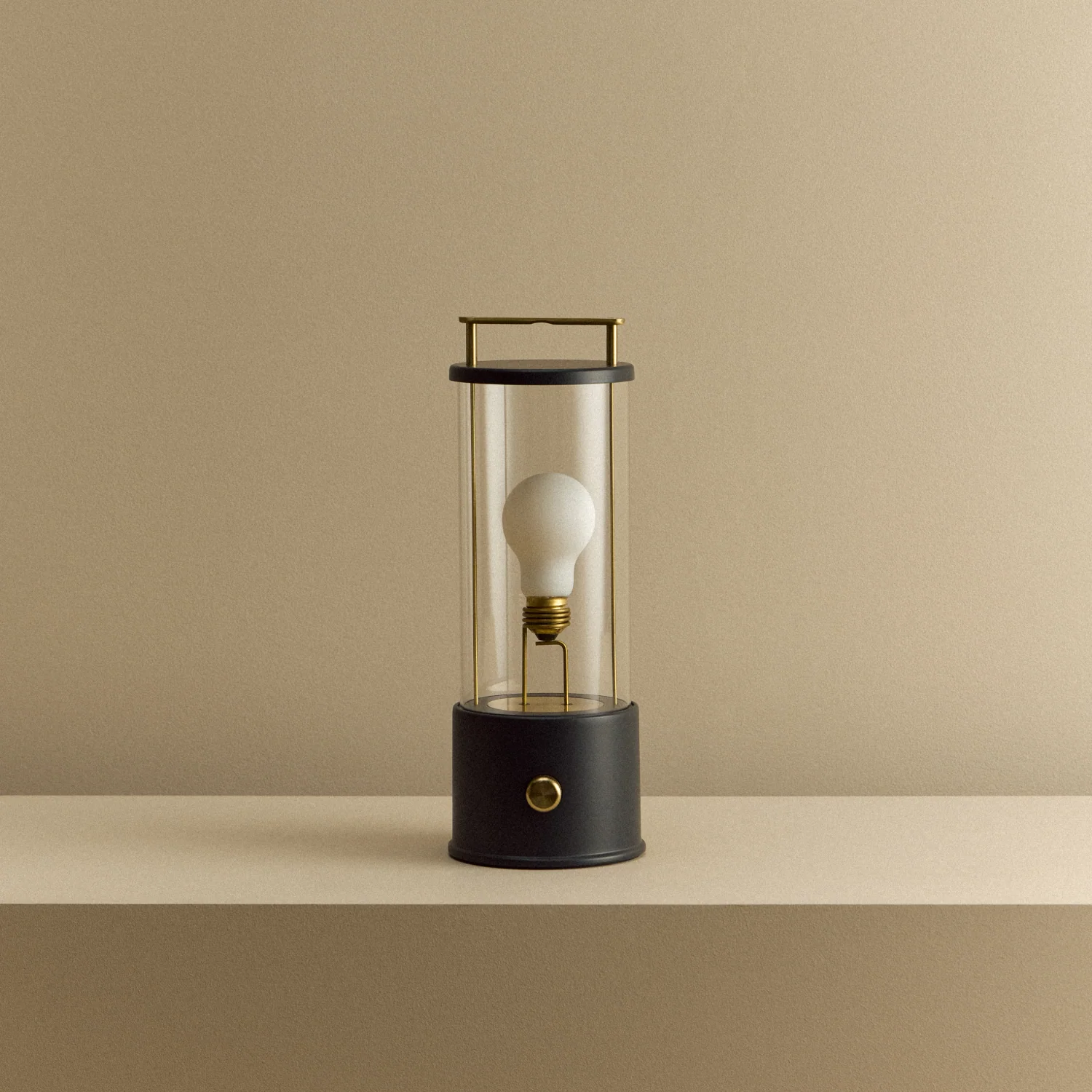 The Muse 2.0 Portable Lamp in Hackles Black - Image 12