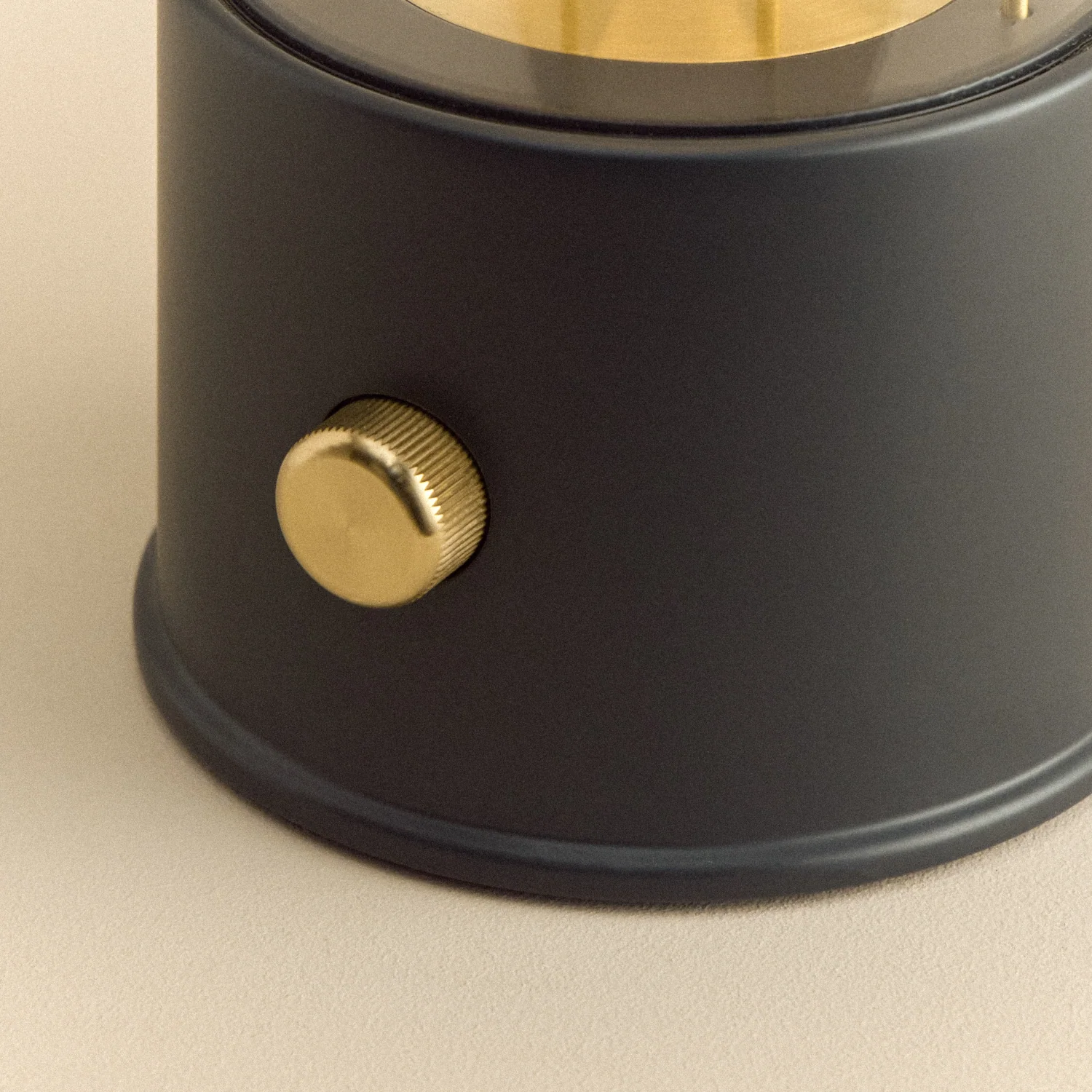 The Muse 2.0 Portable Lamp in Hackles Black - Image 9